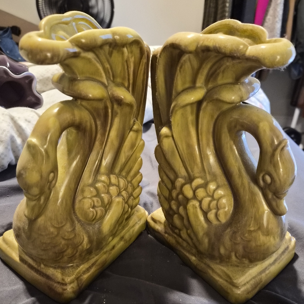 Gonder Pottery Set Of Swan Vases Or Bookends MINT